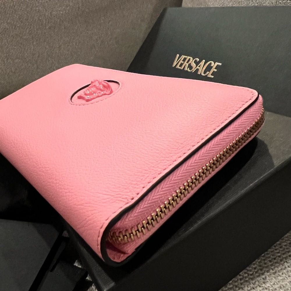 New Versace Medusa Long Pink Zip-Around Wallet - Picture 4 of 15